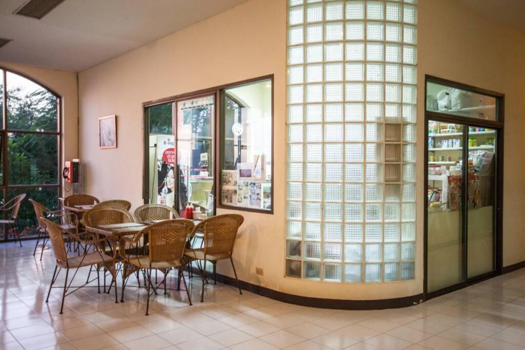 Pattaya Seaside Balcony/Beach Front/4 Peoples Na Chom Thian Exterior photo