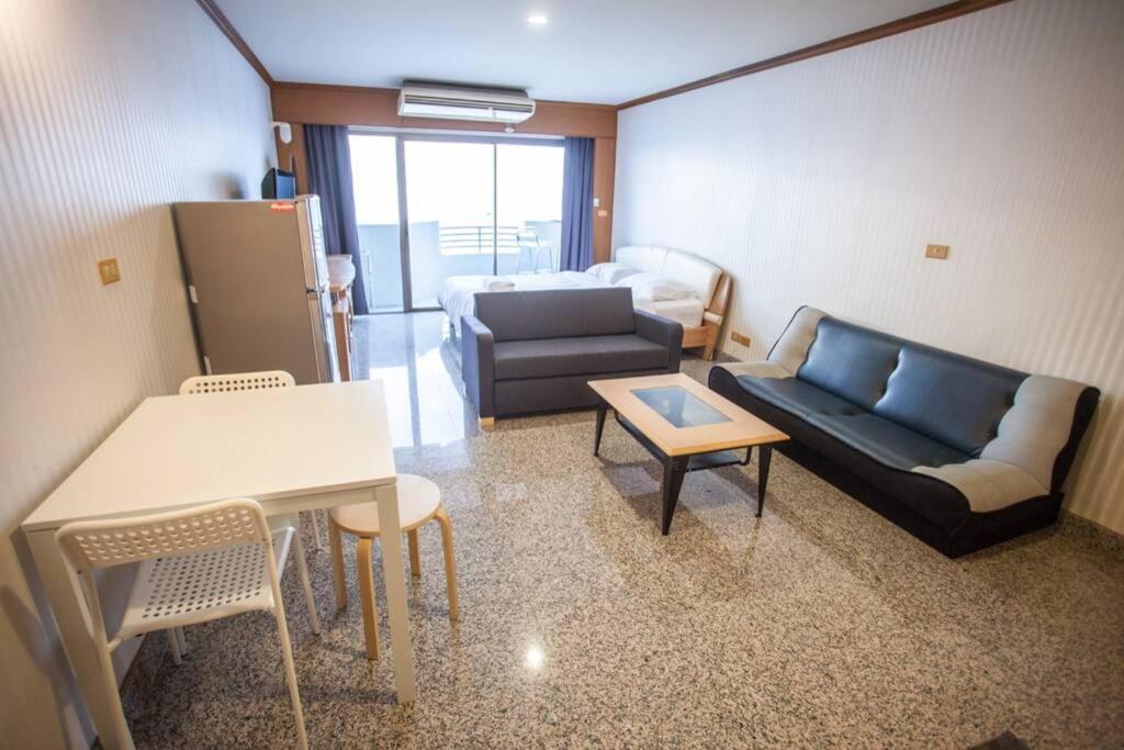 Pattaya Seaside Balcony/Beach Front/4 Peoples Na Chom Thian Exterior photo